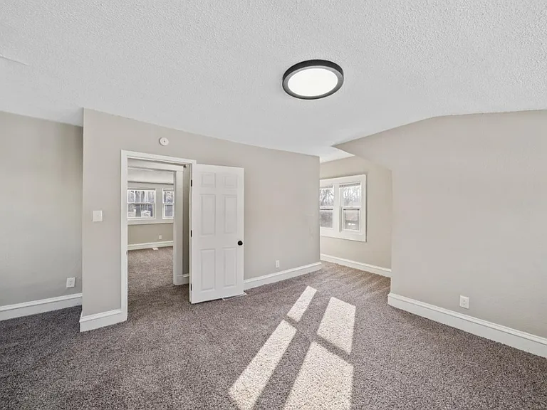 2713 Elmwood Ave — Photo 8