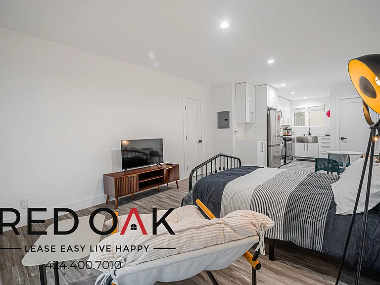 1346 N Fuller Ave #3 — Photo 6