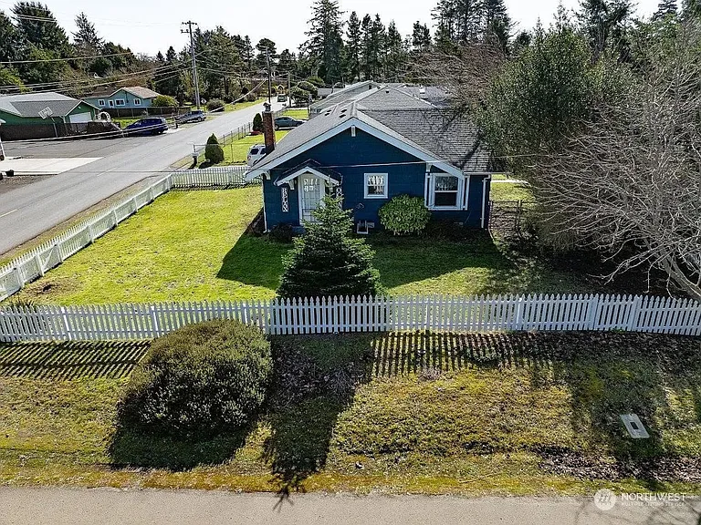 2019 Washington Ave N — Photo 3