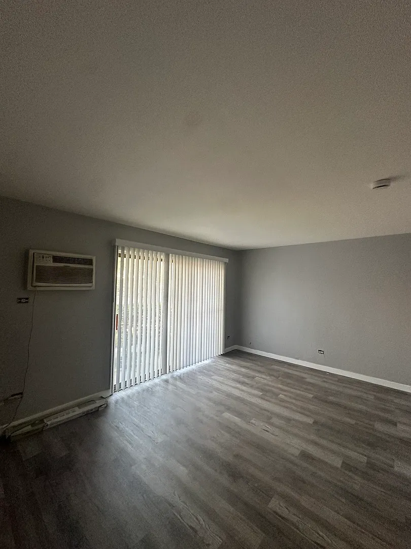 2 bed, 950 sqft, $1,500 — Photo 4