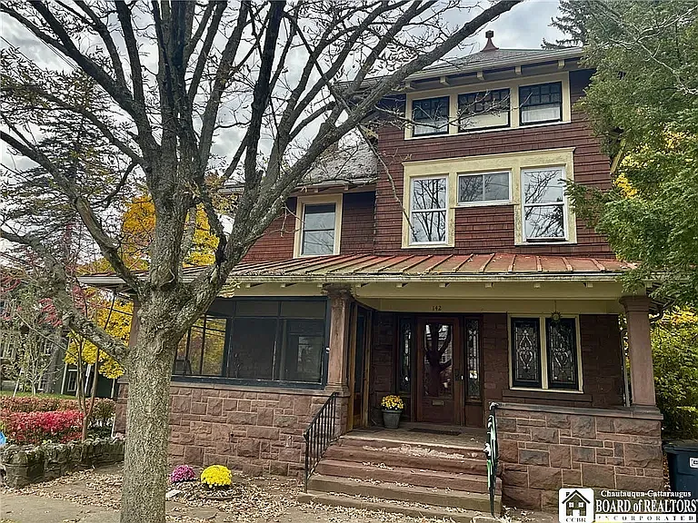 142 S 1st St — Photo 1