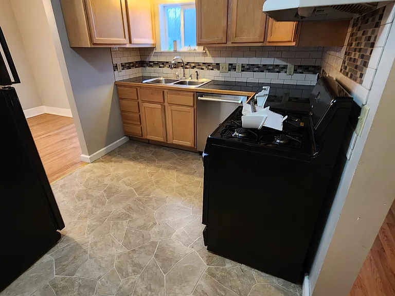 186 N Elm St #2 — Photo 4