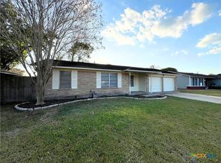 1811 Travis Ave, Victoria, TX 77901