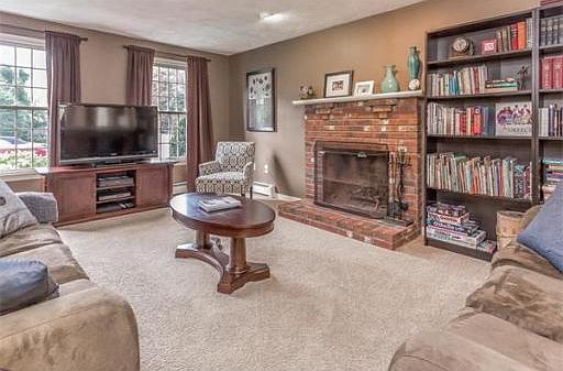 4th image of 65 Laurie Ln
