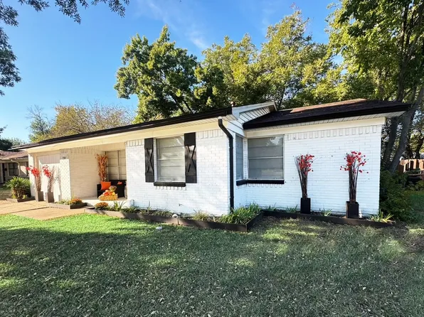 210 Baron Pl, Grand Prairie, TX 75051