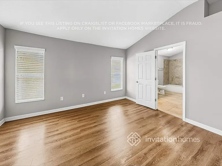 3282 Merrick Ave — Photo 11