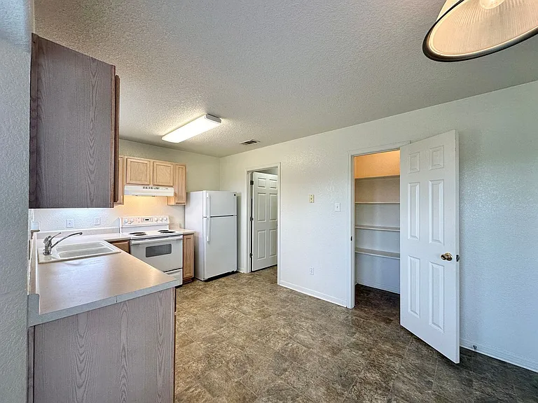 2508 Edgefield St — Photo 12