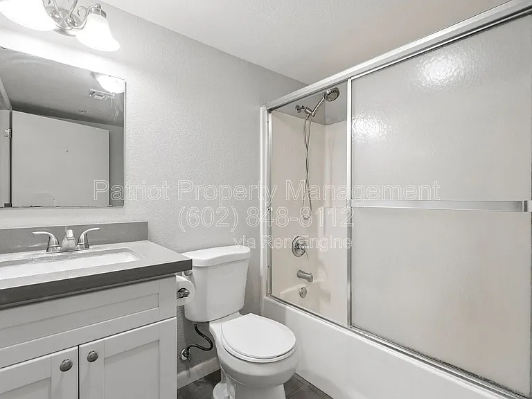 1005 E 8th St #2007 — Photo 31