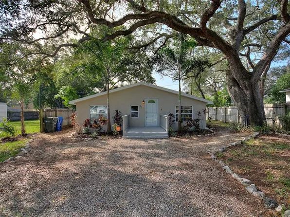611 6th Ave NE, Largo, FL 33770