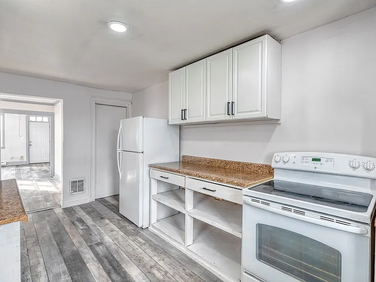 1251 Bailey St — Photo 4