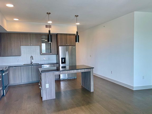 4th image of 555 E 11th St #2308