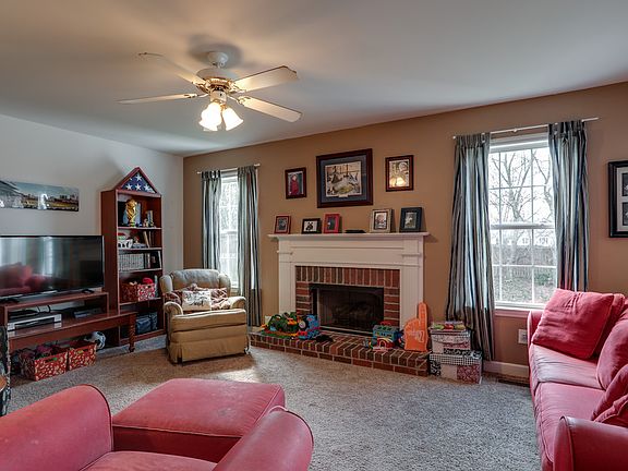 4th image of 2849 Sutherland Dr