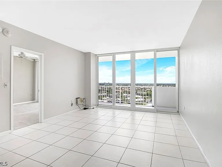 140 Seaview Ct #1504 — Photo 3
