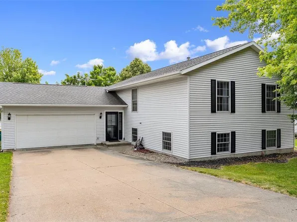 2030 Dows St, Ely, IA 52227