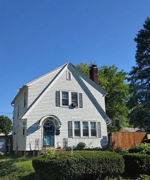 1321 Clara Ave