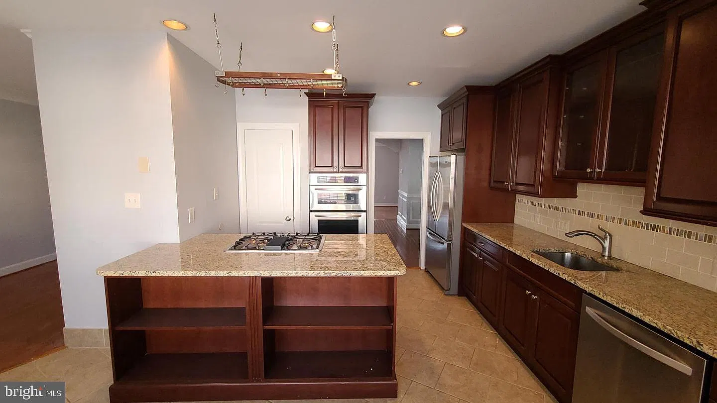3 bed, 4.0 bath, 2507 sqft, $4,250 — Photo 4