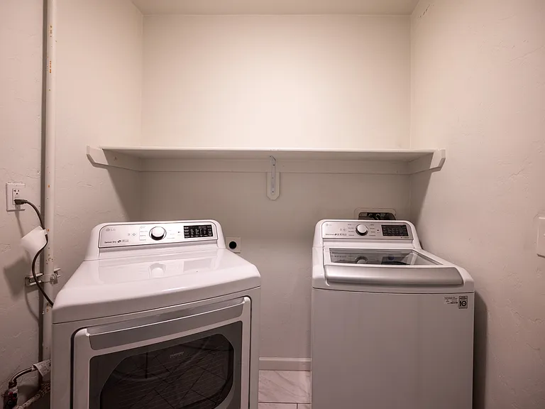 2217 E Silver St — Photo 12