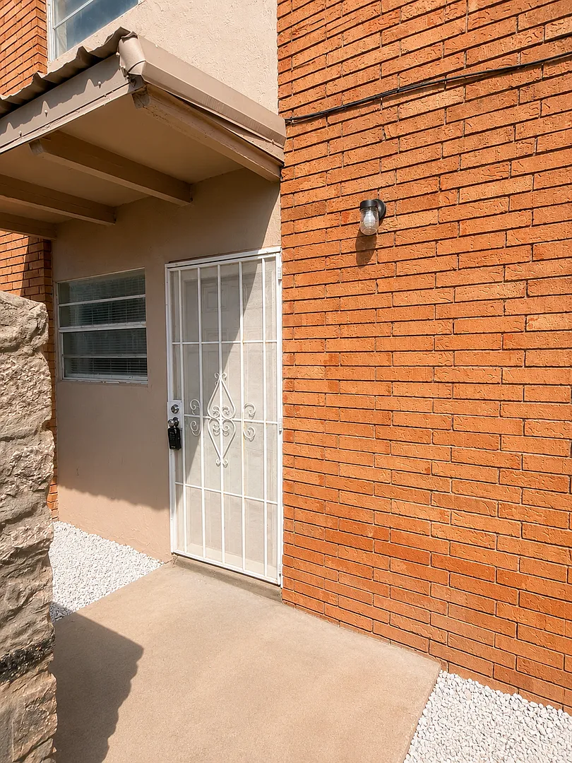 LCO 1491 E Alamo — Photo 2