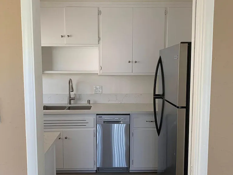 4 1241south Bundy Dr #4 — Photo 19