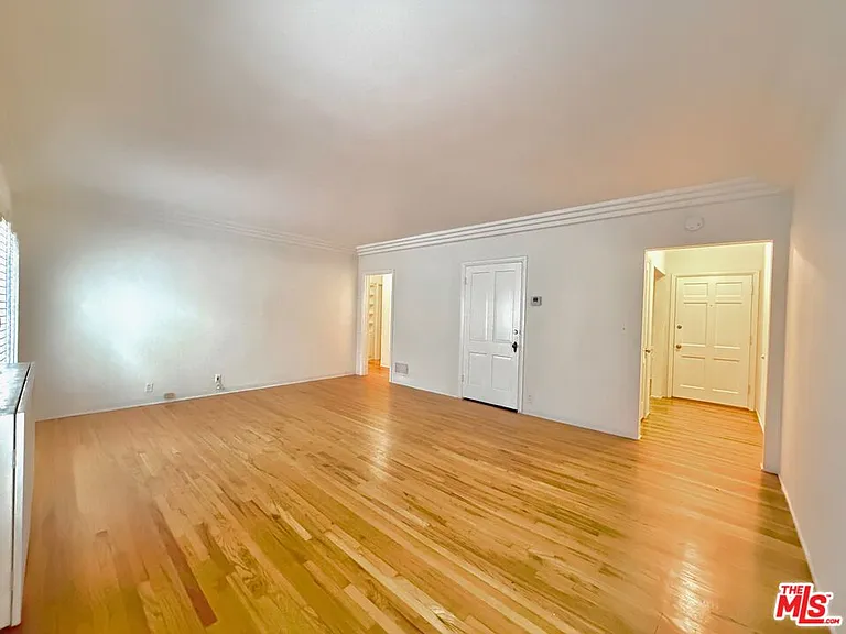 8472 1/2 Fountain Ave — Photo 12