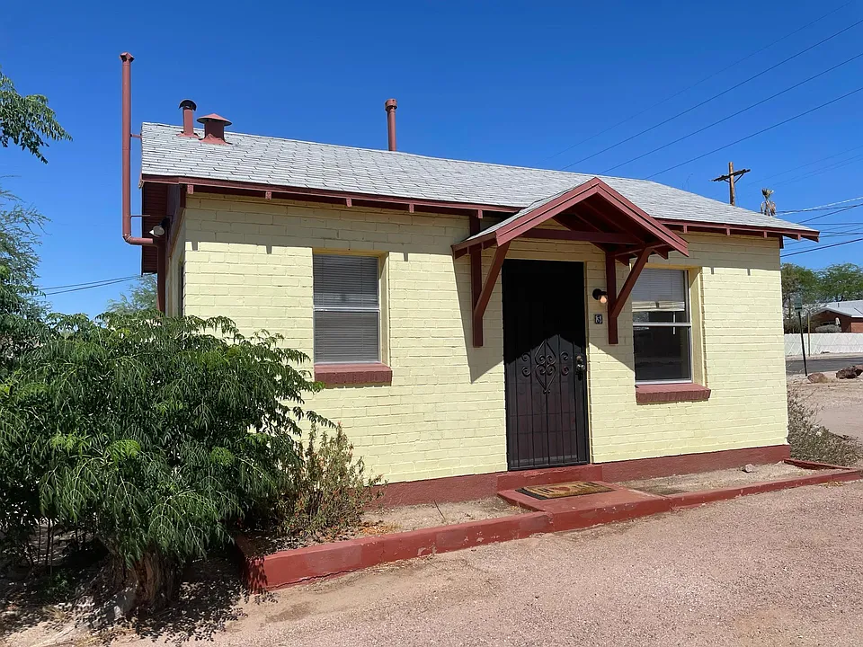 1103 E Adams casita