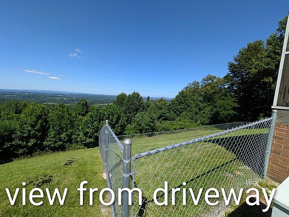 3rd image of 802 Carrollview Rd