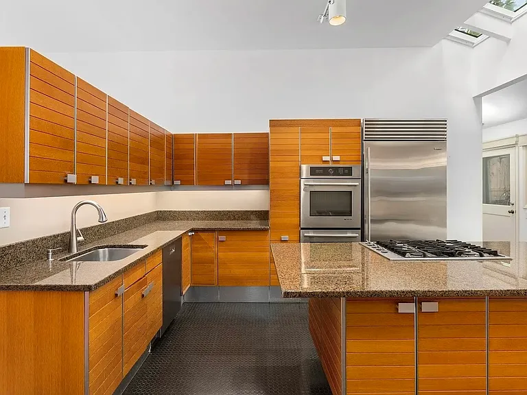 5241 SW Humphrey Blvd — Photo 9