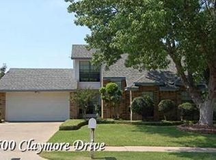 500 Claymore Dr, Euless, TX 76040