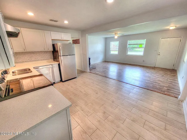 3919 Skycrest Dr — Photo 8