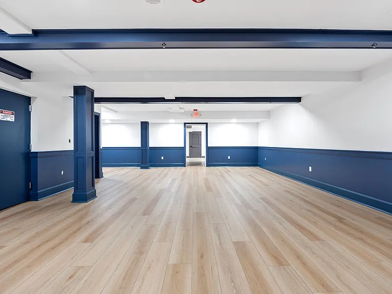 214 E Grove St — Photo 23