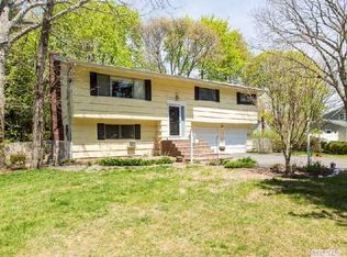 107 Chenango Dr, Bay Shore, NY