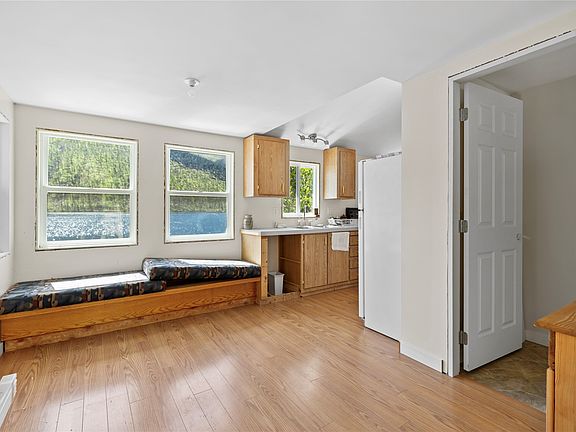 5th image of 2517 Loon Lake Rd