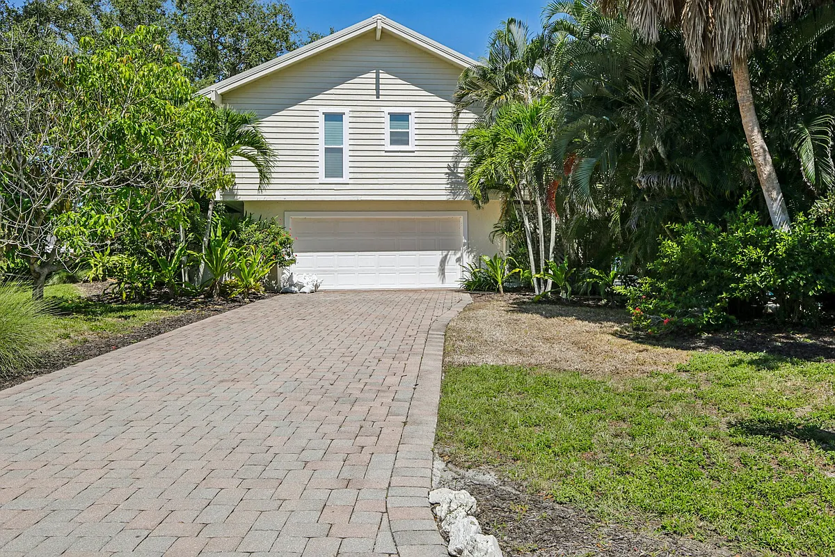 Building Photo - 3390 Bayou Sound