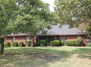 823 Eastridge Cir, Red Oak, TX 75154