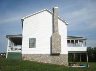 30 Greystone Dr, Wirtz, VA 24184