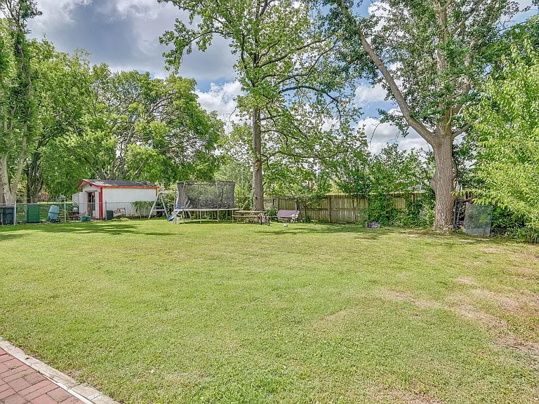 655 Harding Pl — Photo 40