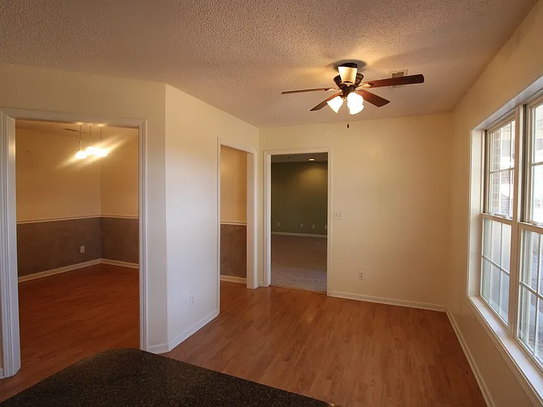 305 Trillium Ln — Photo 10