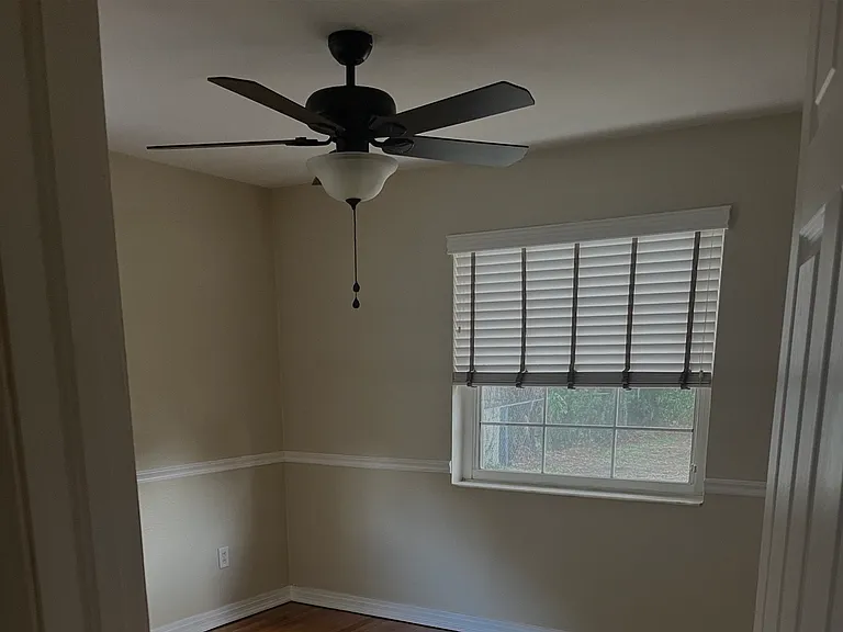 423 W Maxwell St — Photo 3