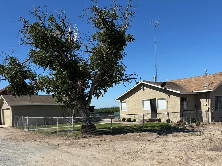 15930 E State Highway 120 — Photo 2
