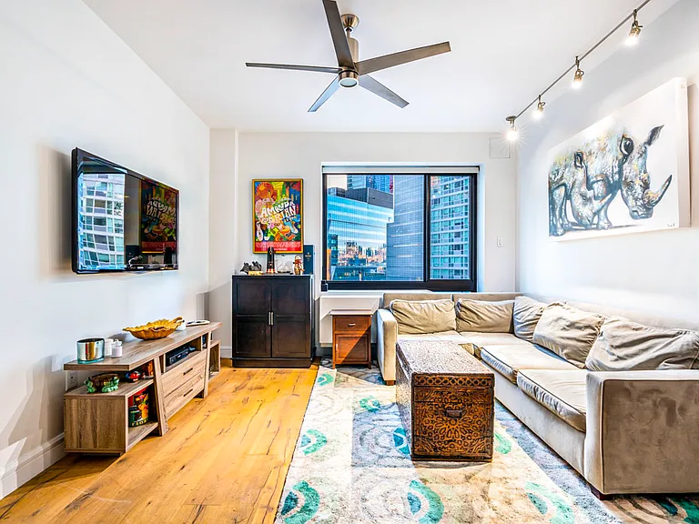 25-21 43rd Ave #Penthouse 4 — Photo 3