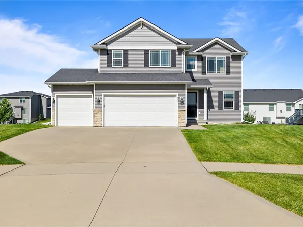 221 NE Avondale Ct, Ankeny, IA 50021