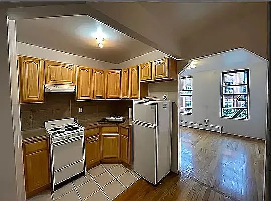 1st image of 162 Allen St APT 4