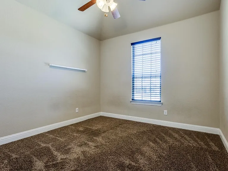 909 Sunnyvale Dr — Photo 16