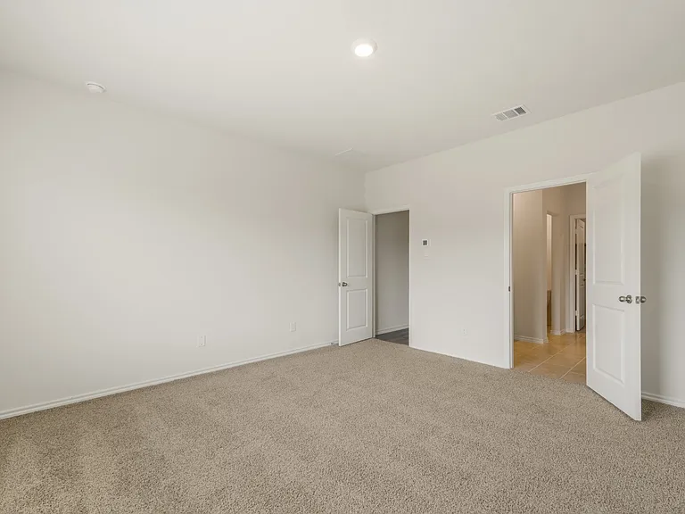 1570 Brooke Dr — Photo 6