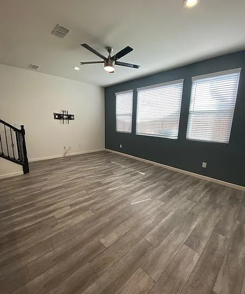 884 Fir St W — Photo 5