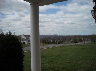 9 Stone Row Ln, Stewartsville, NJ 08886
