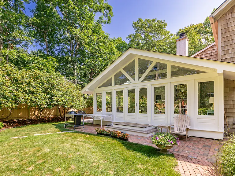 1137 Springs Fireplace Rd — Photo 2