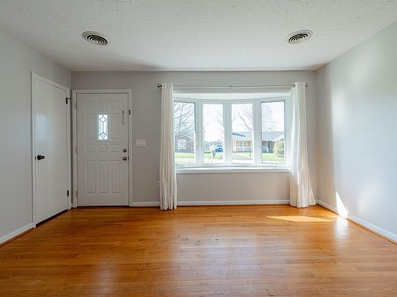 5th image of 805 North Dr