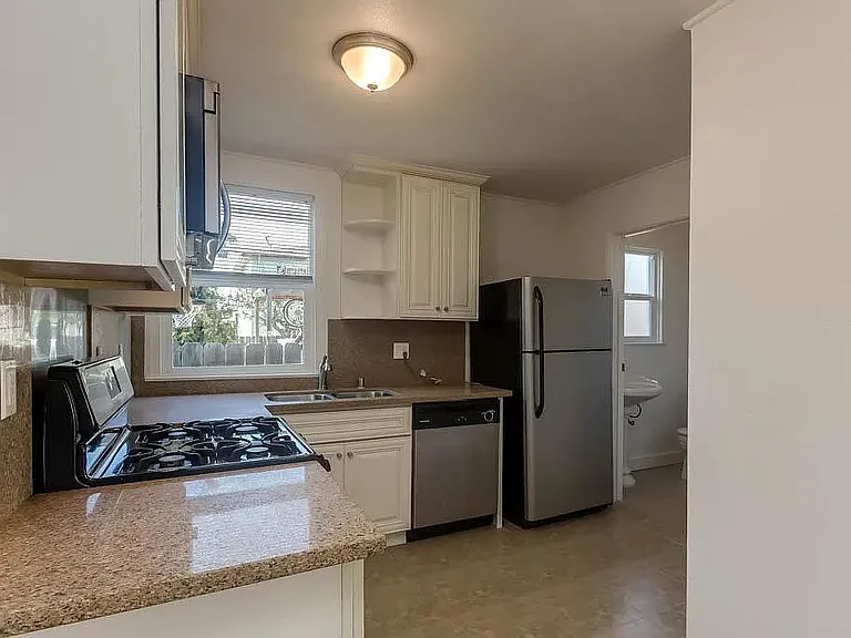 325 N 18th St — Photo 9