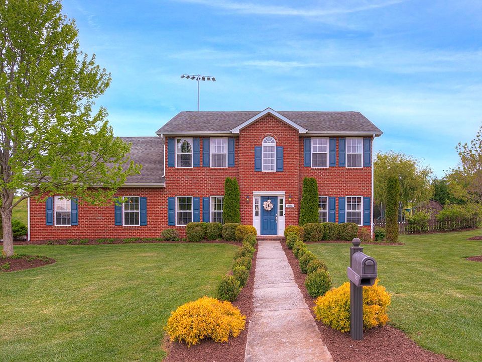 1st image of 205 Windsor Dr